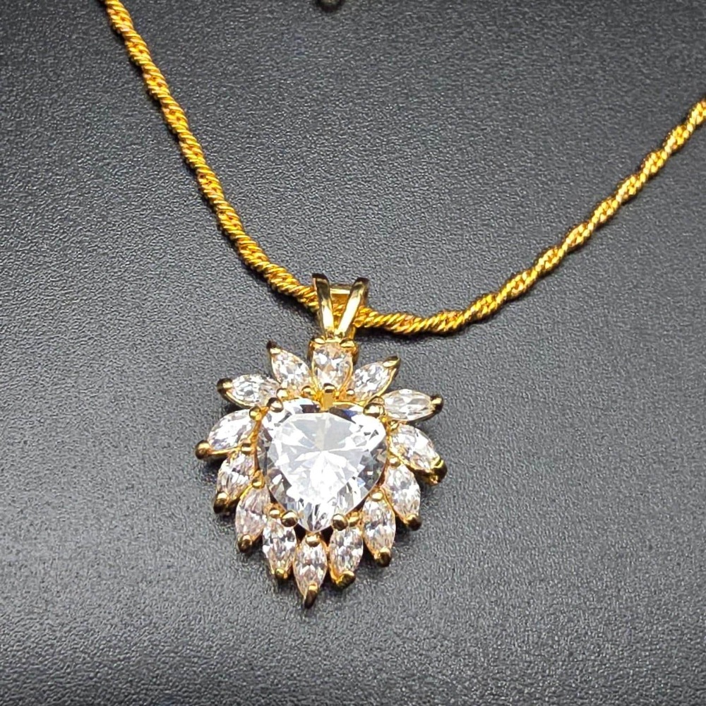 Elizabeth Taylor for Avon 1996 Radiance Collection Necklace CZ Heart Gold Tone